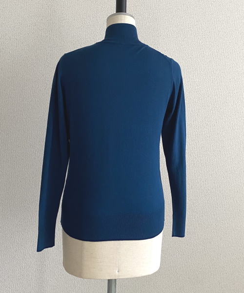 DoCLASSE　シルクフィール・ハイネックアンサンブル　8,789円（税込）