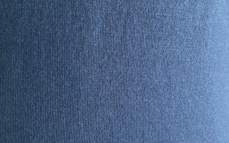 DoCLASSE　シルクフィール・ハイネックアンサンブル　8,789円（税込）