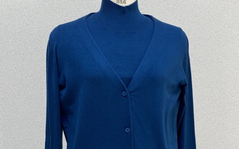 DoCLASSE　シルクフィール・ハイネックアンサンブル　8,789円（税込）