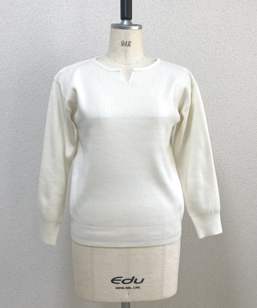 DoCLASSE　リラクシーニット・総針キーネック　4,389円（税込）