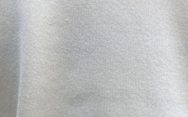 DoCLASSE　リラクシーニット・総針キーネック　4,389円（税込）