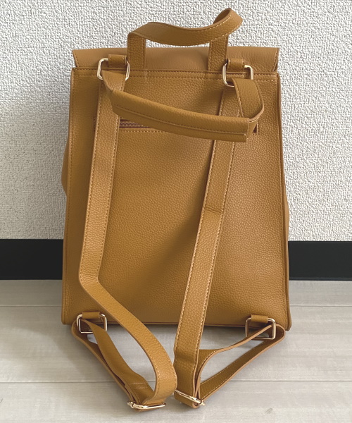 DoCLASSE　牛革コンビ×3WAYバックパック　10,989円（税込）