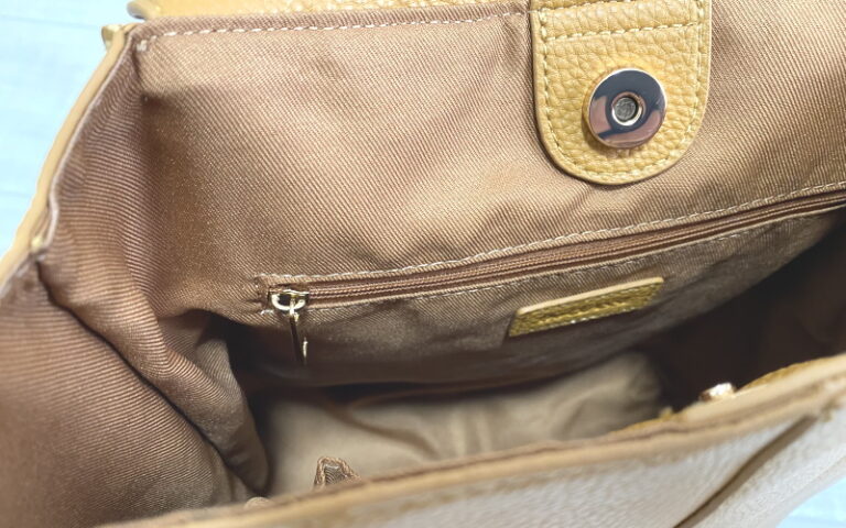 DoCLASSE　牛革コンビ×3WAYバックパック　10,989円（税込）