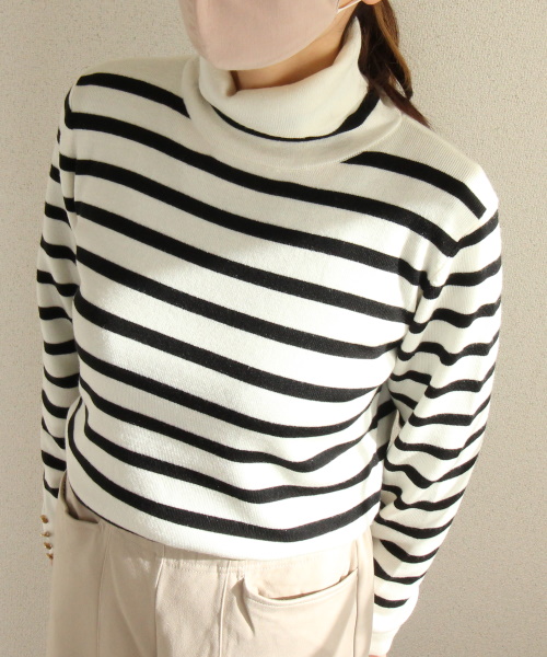 DoCLASSE 総針ニット・エッセンシャルタートル　4,389円（税込）