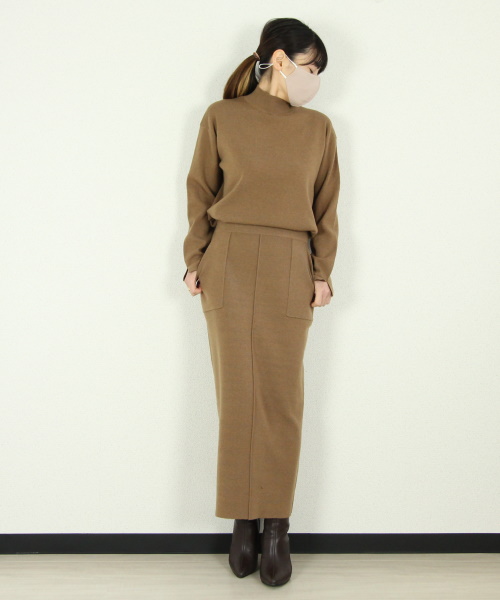 DoCLASSE総針ハイネック・スカートセットアップ　8,789円（税込）