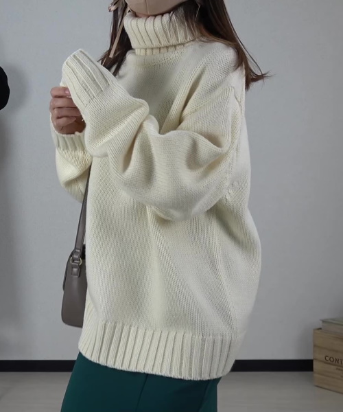 GU#6　タートルニット×スカート