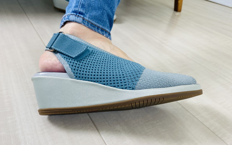 fitfit　しなやかウェッジニットサンダル