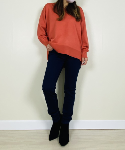 DoCLASSE　レーヨンMIX・ワイドVネックセーター　5,489円（税込）