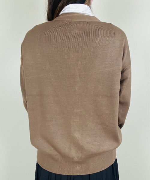 DoCLASSE　総針編み・パールボタンカーディガン　8,789円（税込）