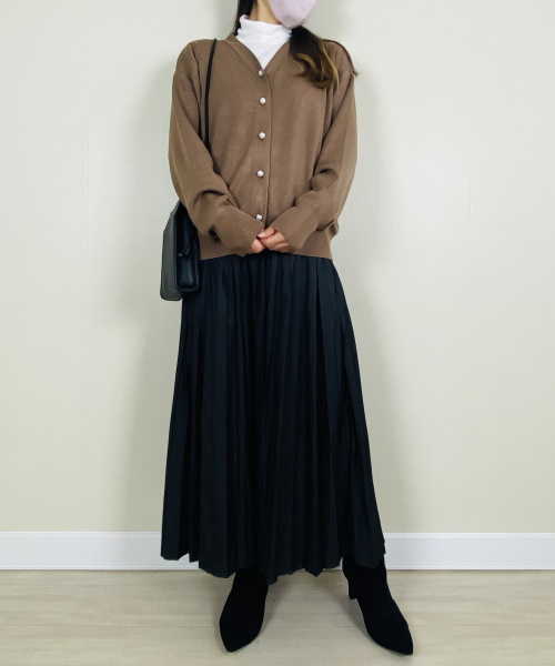 DoCLASSE　総針編み・パールボタンカーディガン　8,789円（税込）