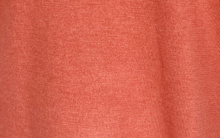 DoCLASSE　レーヨンMIX・ワイドVネックセーター　5,489円（税込）