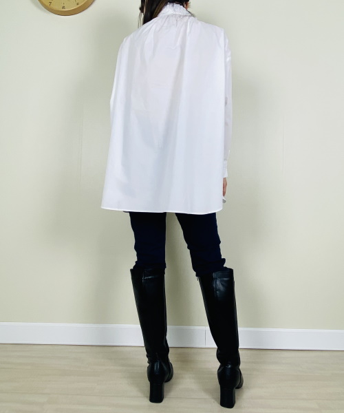 DoCLASSE　ストレッチコットン・フリルチュニックブラウス　10,989円（税込）