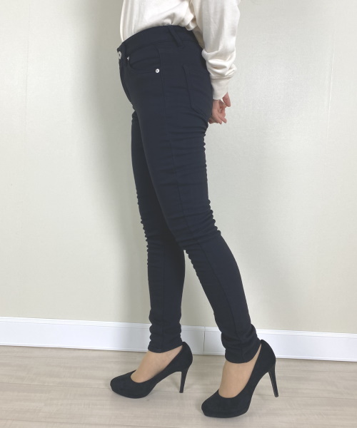 Newlyme 極温!!裏起毛ストレッチスキニーパンツ ¥2,990(税込)