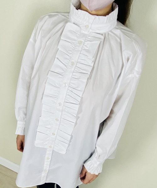 DoCLASSE　ストレッチコットン・フリルチュニックブラウス　10,989円（税込）