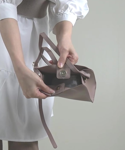 Newlyme スクエアミニショルダーバッグ ¥2,490（税込）