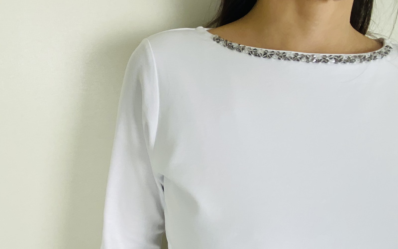 ビジューボートネック／7分袖・ドゥクラッセT　5,489円（税込）