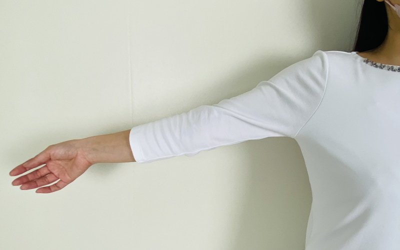 ビジューボートネック／7分袖・ドゥクラッセT　5,489円（税込）