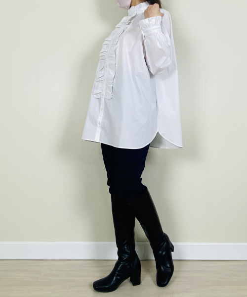 DoCLASSE　ストレッチコットン・フリルチュニックブラウス　10,989円（税込）