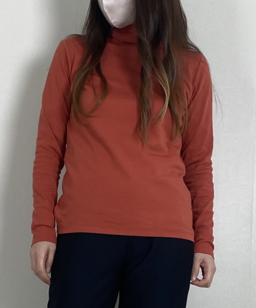 DoCLASSE　超長綿タートルネック／無地 4,389円（税込）