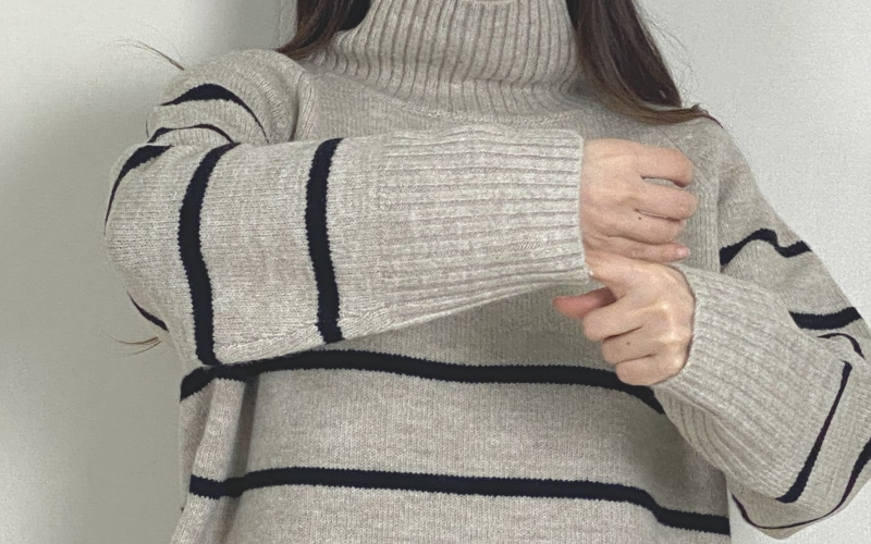 DoCLASSE　ウール混フラッフィー・タートルネック 8,789円（税込）