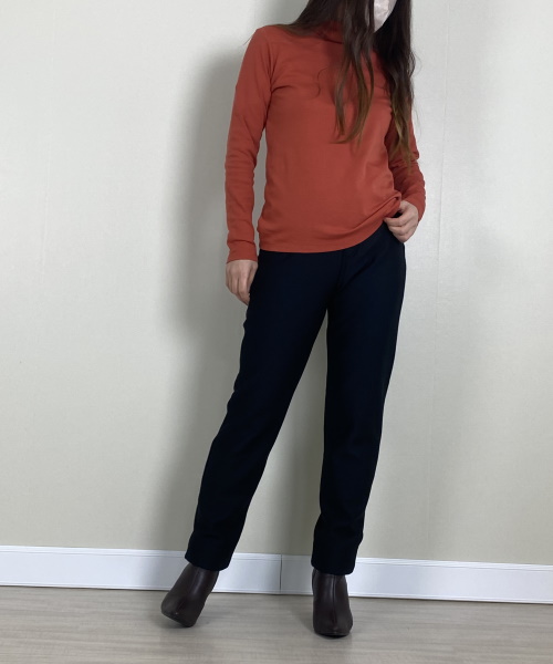 DoCLASSE　超長綿タートルネック／無地 4,389円（税込）