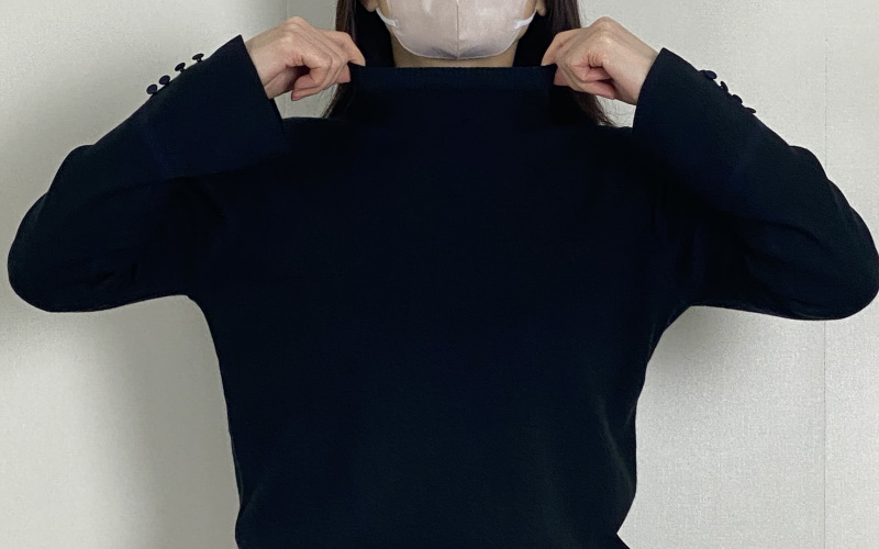 DoCLASSE　総針ニット・エッセンシャルハイネック 4,389（税込）