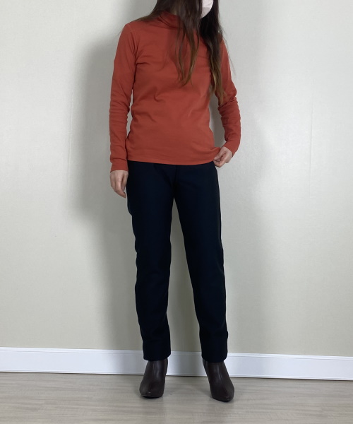 DoCLASSE　超長綿タートルネック／無地 4,389円（税込）