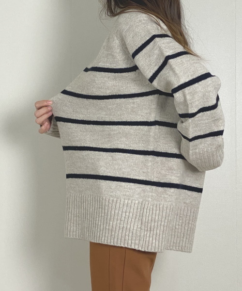 DoCLASSE　ウール混フラッフィー・タートルネック 8,789円（税込）