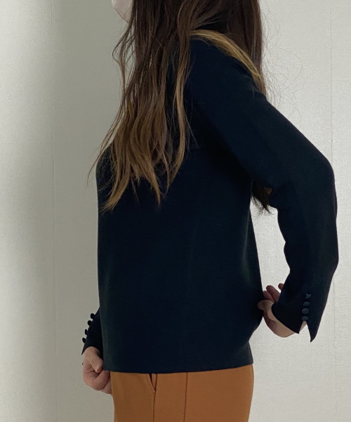 DoCLASSE　総針ニット・エッセンシャルハイネック 4,389（税込）