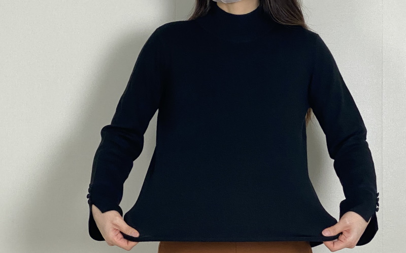 DoCLASSE　総針ニット・エッセンシャルハイネック 4,389（税込）