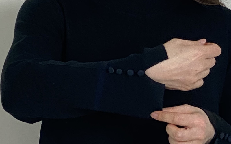 DoCLASSE　総針ニット・エッセンシャルハイネック 4,389（税込）