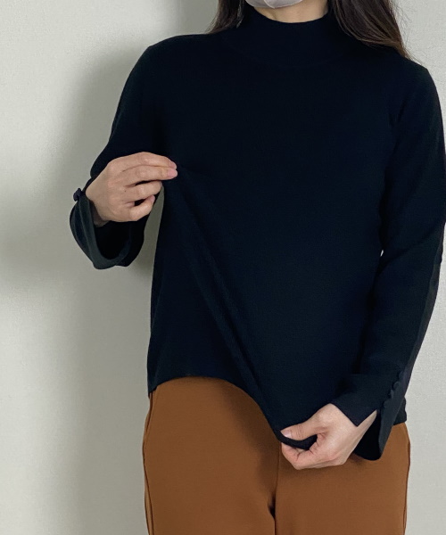 DoCLASSE　総針ニット・エッセンシャルハイネック 4,389（税込）