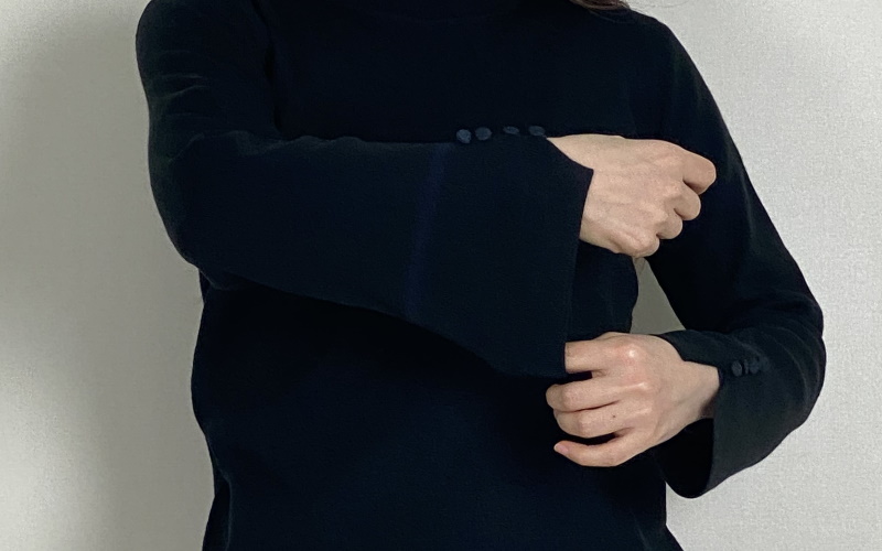 DoCLASSE　総針ニット・エッセンシャルハイネック 4,389（税込）