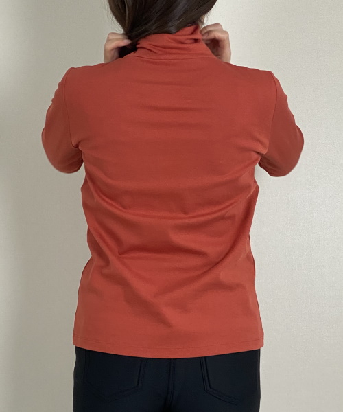 DoCLASSE　超長綿タートルネック／無地 4,389円（税込）