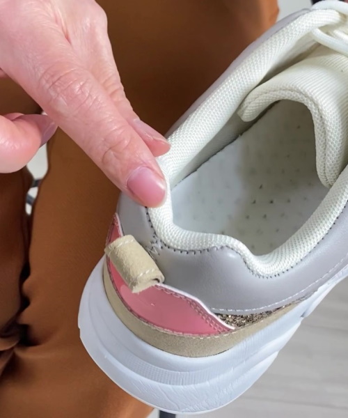 DoCLASSE　Nukle・ソコ暖スニーカー 14,190円（税込）