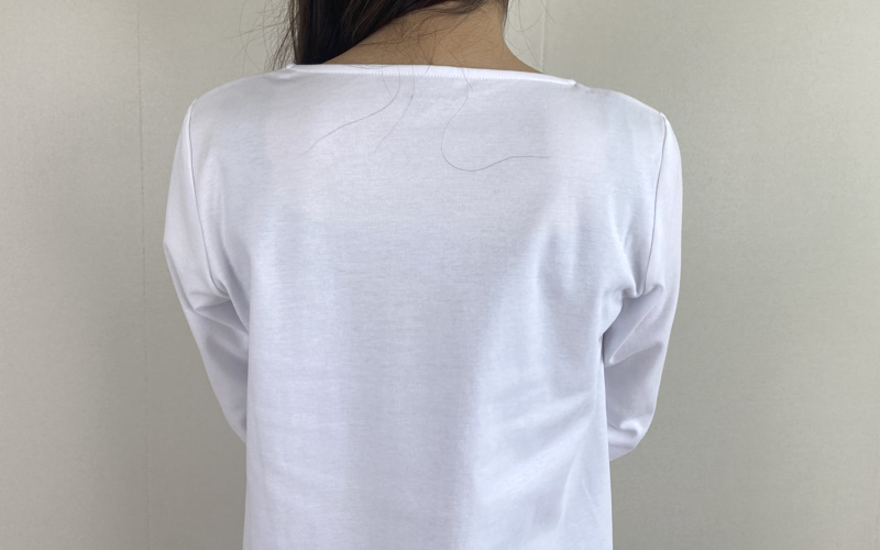 DoCLASSE　Vネックシャツテール／長袖・ドゥクラッセTシャツ