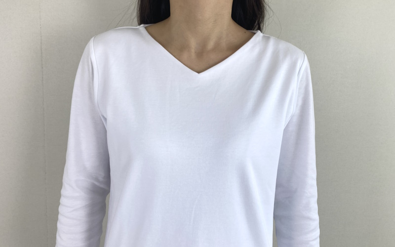 DoCLASSE　Vネックシャツテール／長袖・ドゥクラッセTシャツ