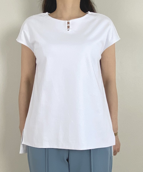 DoCLASSE　パールネック／フレンチ袖・ドゥクラッセT　4,389円（税込）