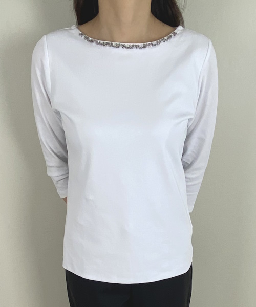 DoCLASSE　ビジューボートネック／7分袖・ドゥクラッセT　6,589円（税込）