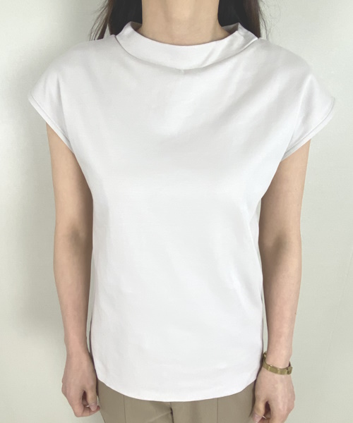 DoCLASSE　プチハイネック／フレンチ袖・ドゥクラッセTシャツ　3,289円（税込）