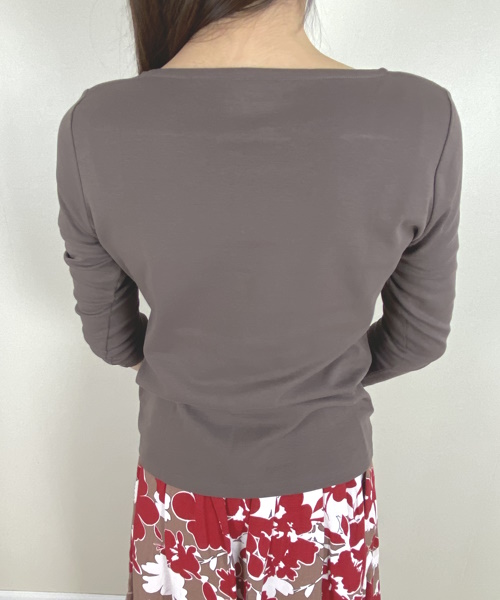 DoCLASSE　ジュエルネック／７分袖・ドゥクラッセTシャツ　3,289円（税込）