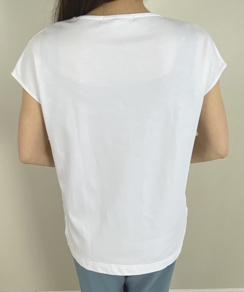 DoCLASSE　パールネック／フレンチ袖・ドゥクラッセT　4,389円（税込）