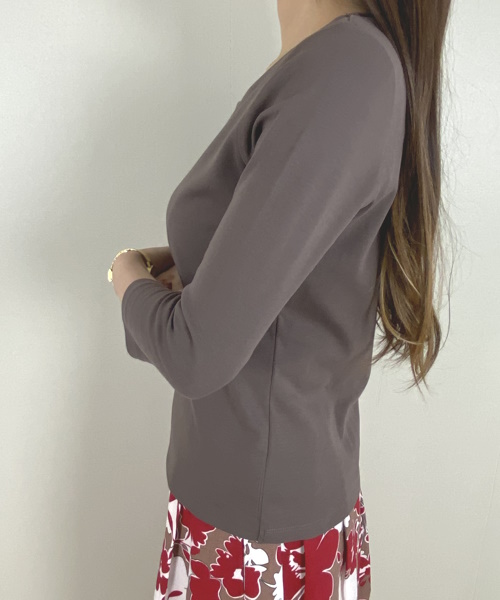 DoCLASSE　ジュエルネック／７分袖・ドゥクラッセTシャツ　3,289円（税込）