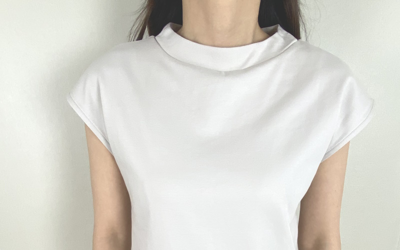 DoCLASSE　プチハイネック／フレンチ袖・ドゥクラッセTシャツ　3,289円（税込）