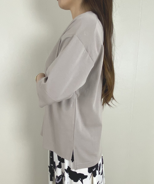 DoCLASSE　抜け感Vネック／5分袖・ドゥクラッセTシャツ　4,389円（税込）