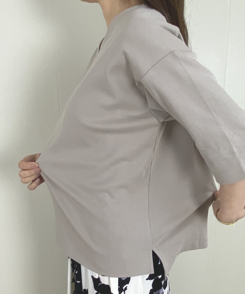 DoCLASSE　抜け感Vネック／5分袖・ドゥクラッセTシャツ　4,389円（税込）