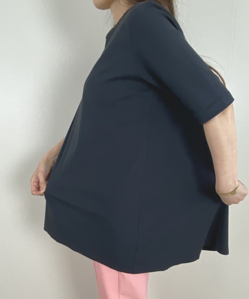 DoCLASSE　スカラップ／ラウンドフレア５分袖・ドゥクラッセTシャツ　5,489円（税込）