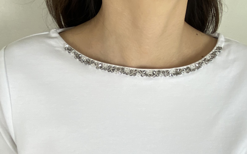 DoCLASSE　ビジューボートネック／7分袖・ドゥクラッセT　6,589円（税込）