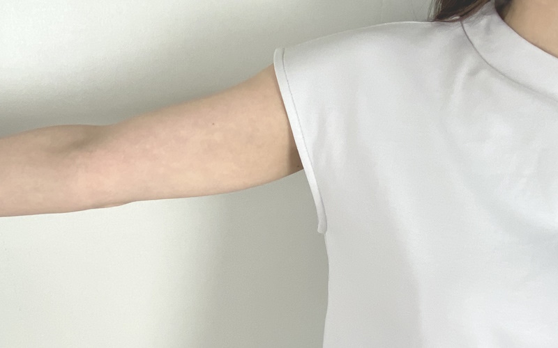 DoCLASSE　プチハイネック／フレンチ袖・ドゥクラッセTシャツ　3,289円（税込）