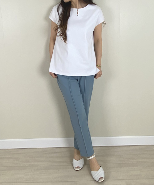 DoCLASSE　パールネック／フレンチ袖・ドゥクラッセT　4,389円（税込）